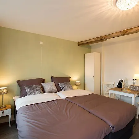 De Vier Seizoenen Nocleg ze śniadaniem 4*